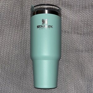 Stanley 30oz Aqua Tumbler with no handle and no straw
